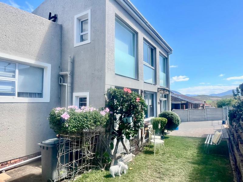 3 Bedroom Property for Sale in Fraaiuitsig Western Cape